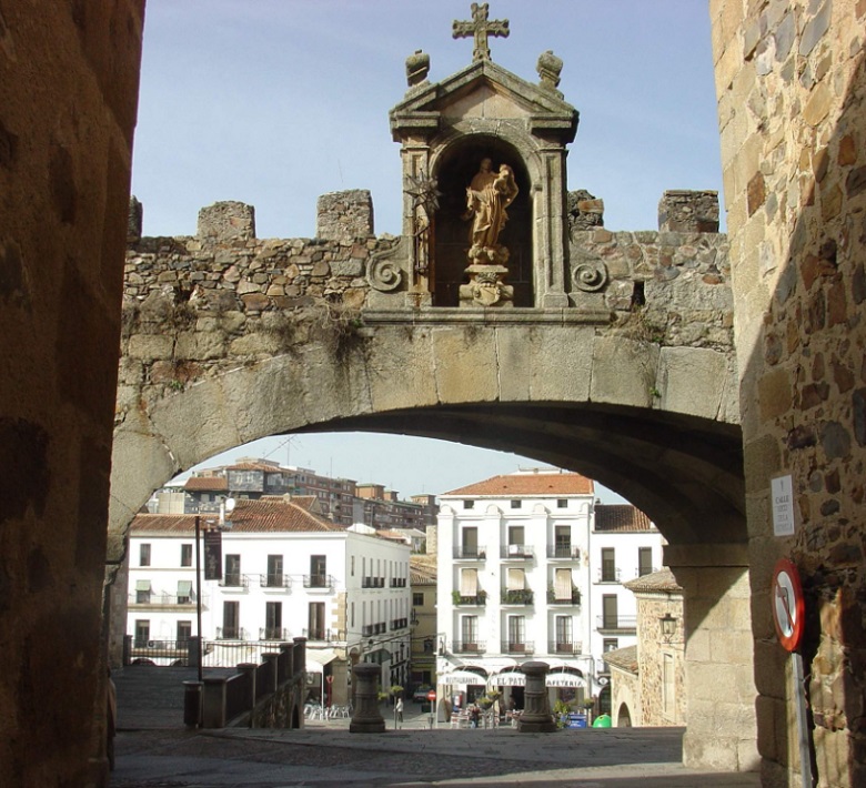 Arco-de-la-Estrella-Cáceres