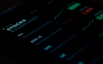 Cómo comprar acciones de bolsa en otra divisa