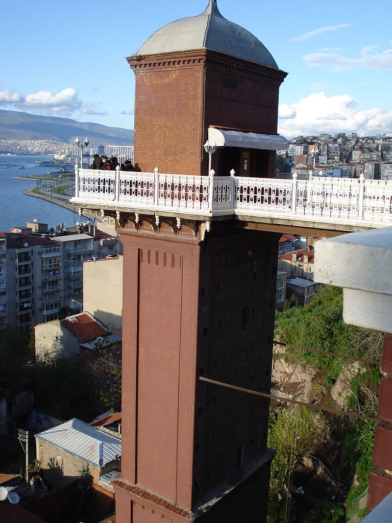 Torre Asansor yandan en Esmirna Turquía