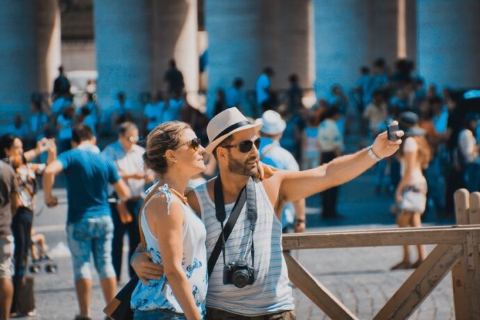 Turistas en el Vaticano (Michel Stockman Unsplash)